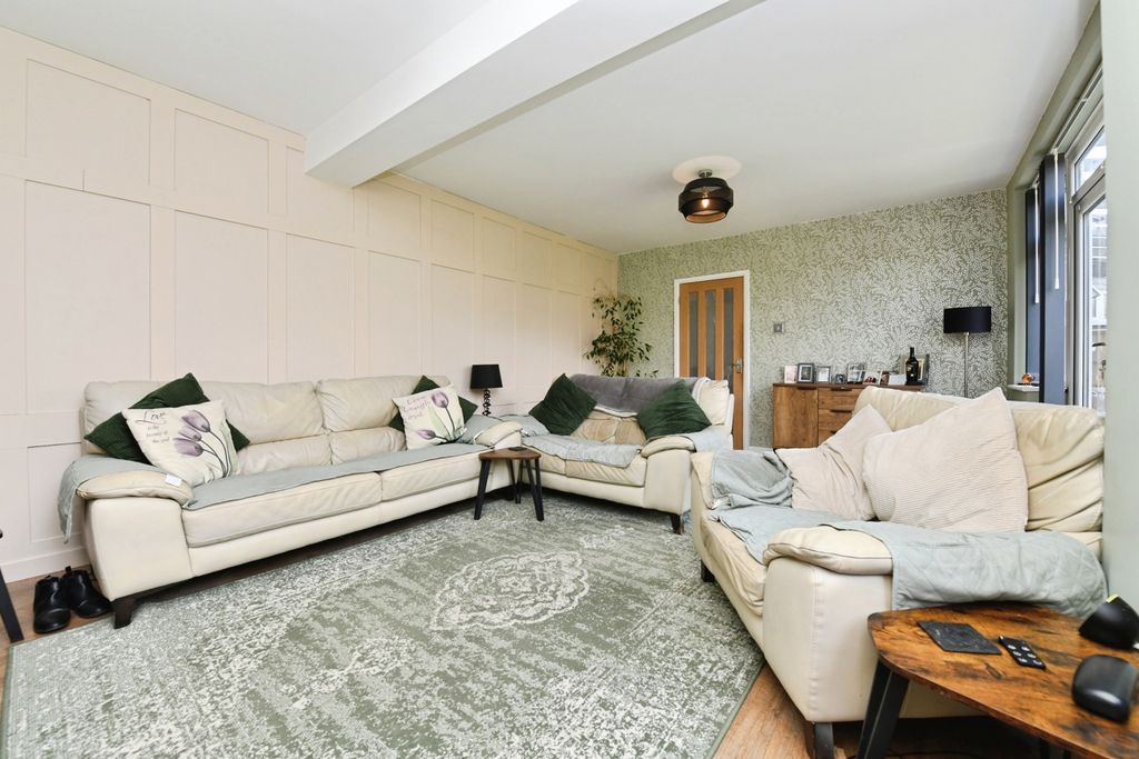 Property photo 3 of 18 Sitting Room