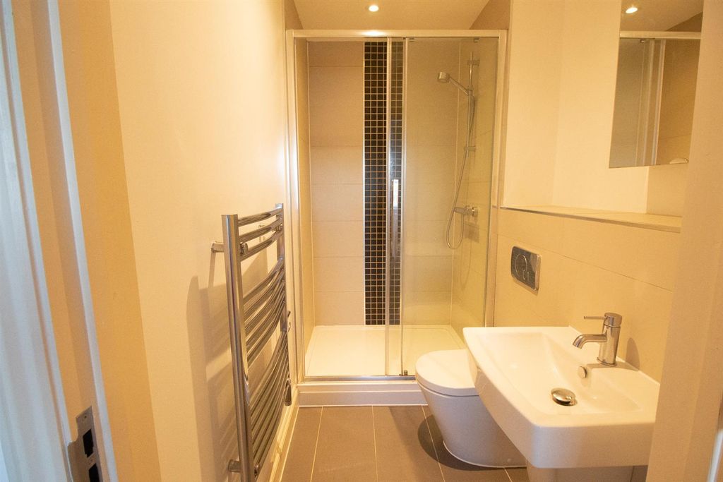 Property photo 3 of 13 3 Copperwood Crt - En Suite.Jpg