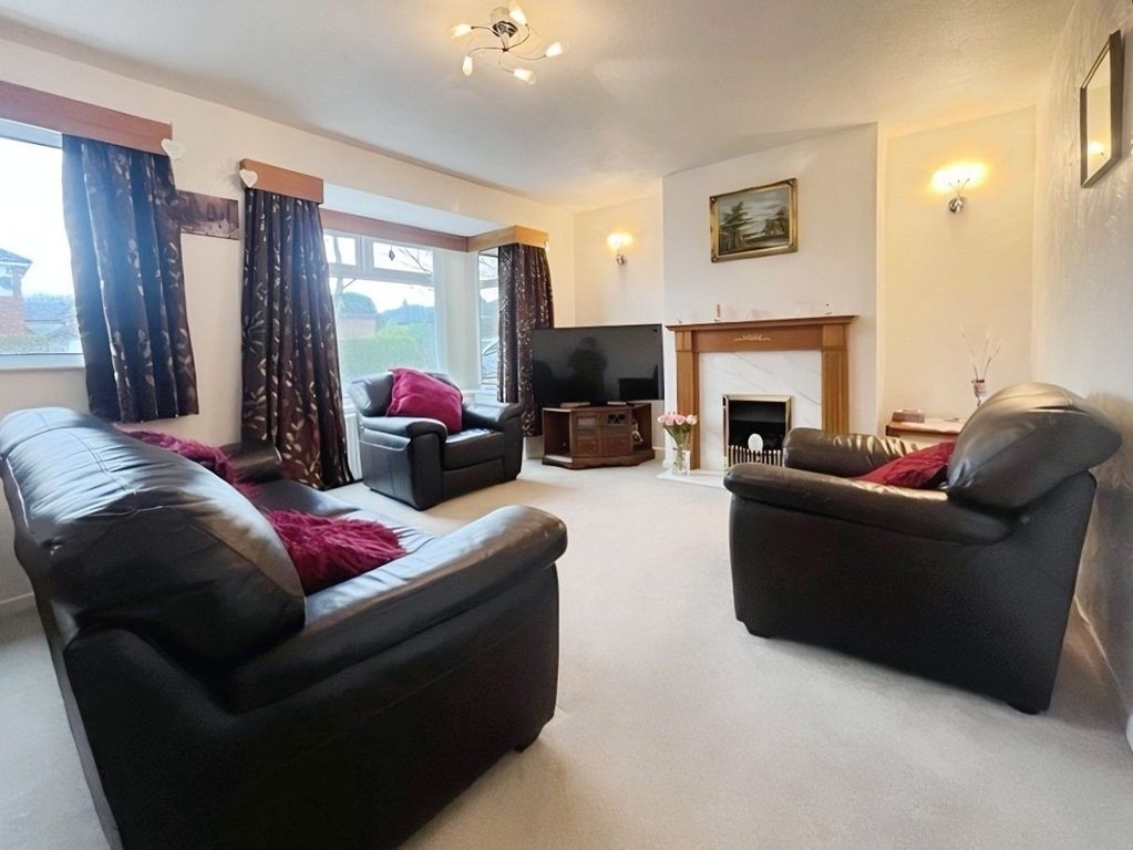 Property photo 3 of 19 Lounge