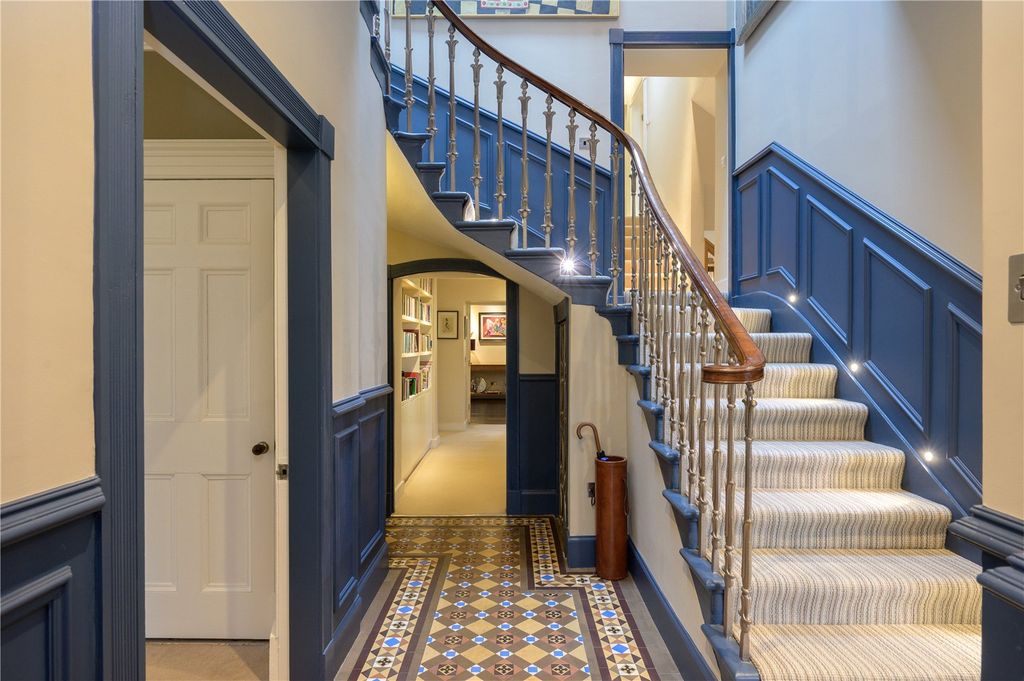 Property photo 3 of 33 Hallway