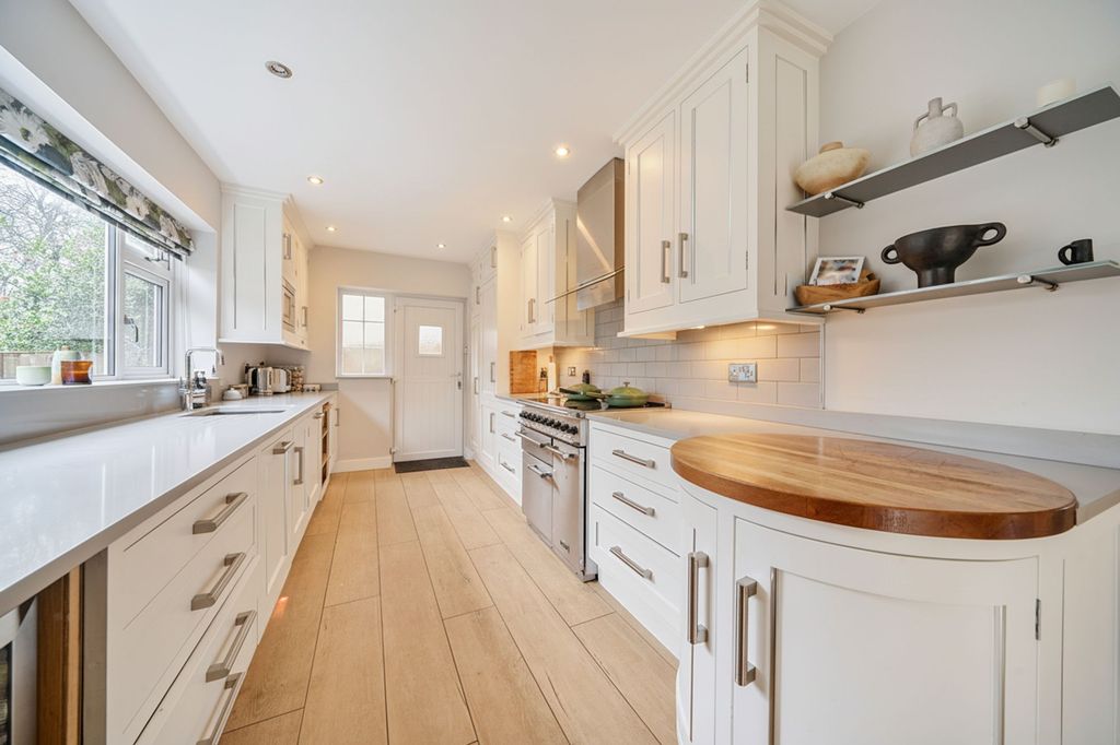 Property photo 2 of 23