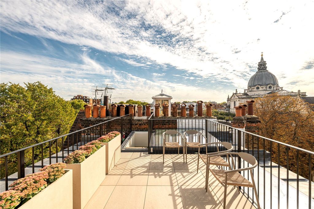 Property photo 2 of 17 Roof Terrace