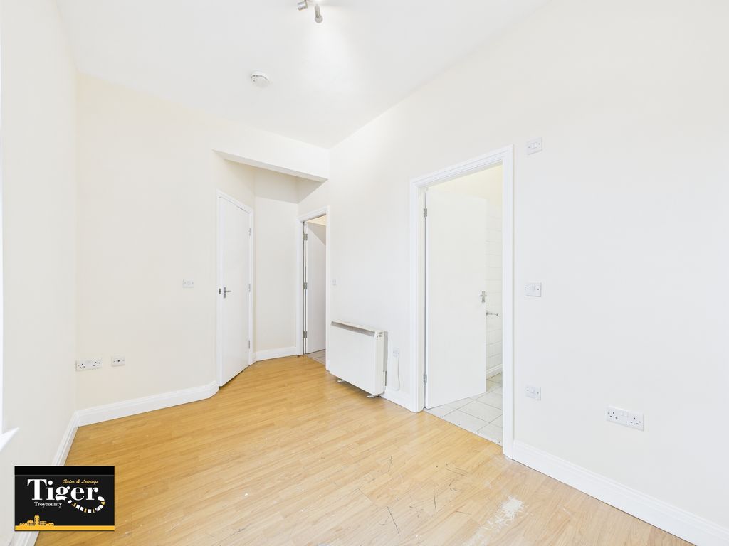 Property photo 2 of 5 Cam03440G0-Pr0466-Still003