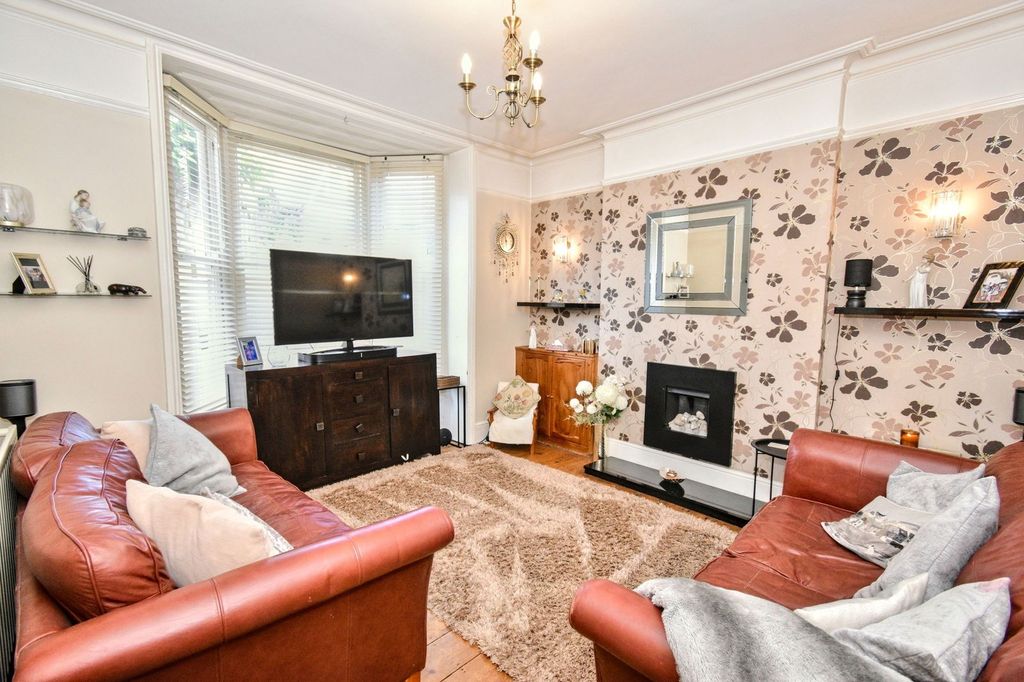 Property photo 2 of 21