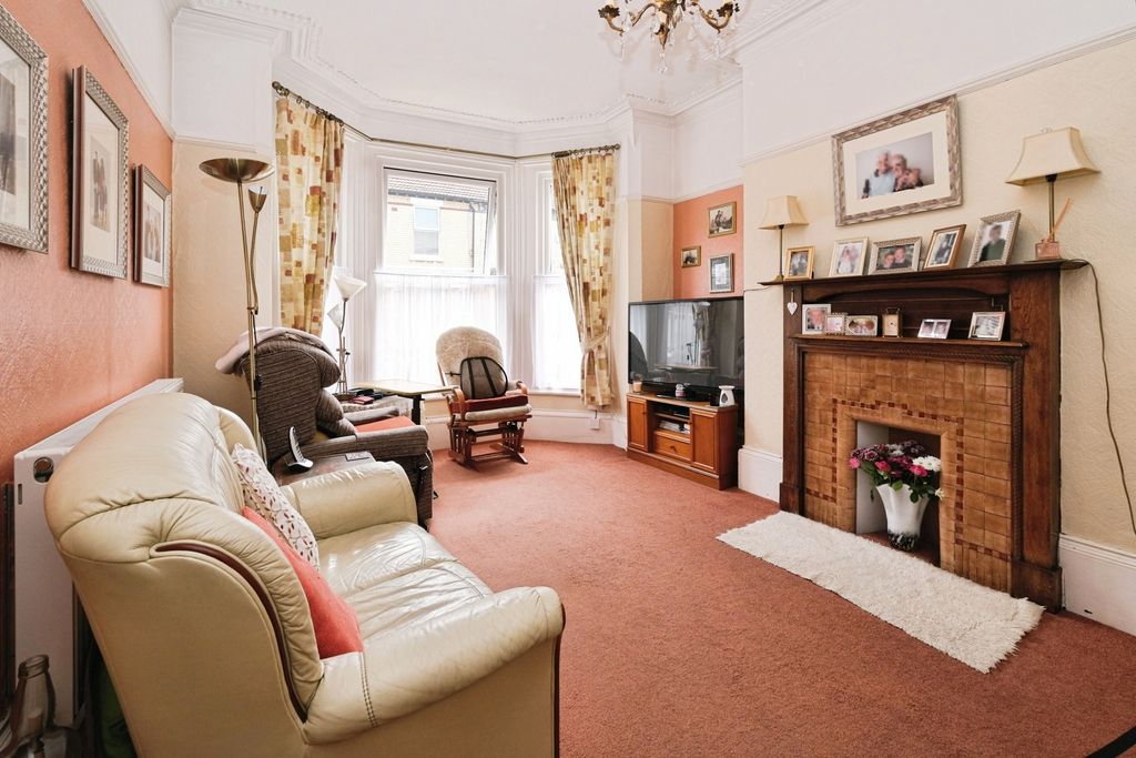 Property photo 2 of 17 Photo