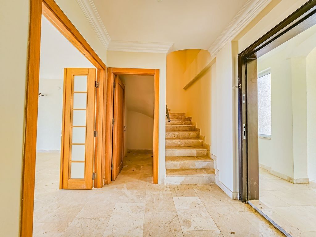 Property photo 3 of 23 Prestigious Apartment For Sale In Kargicak, Alanya - Hallway