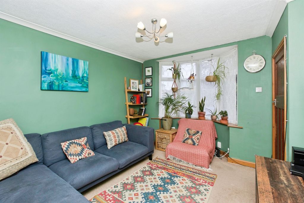 Property photo 2 of 20