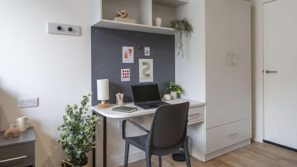 Property photo 1 of 27