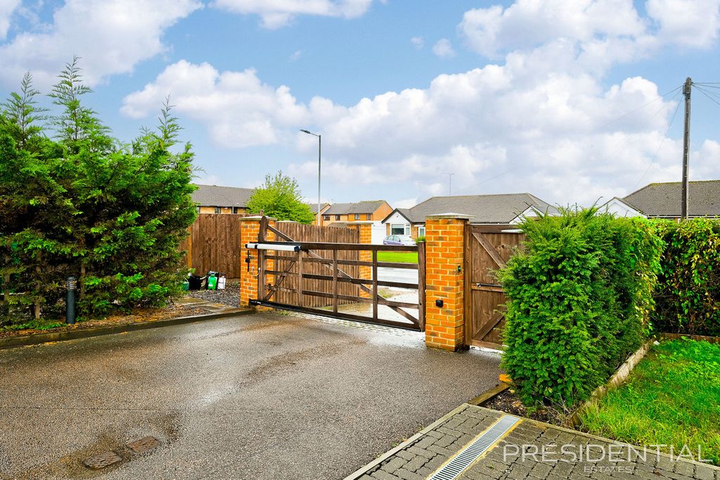 Property photo 2 of 23