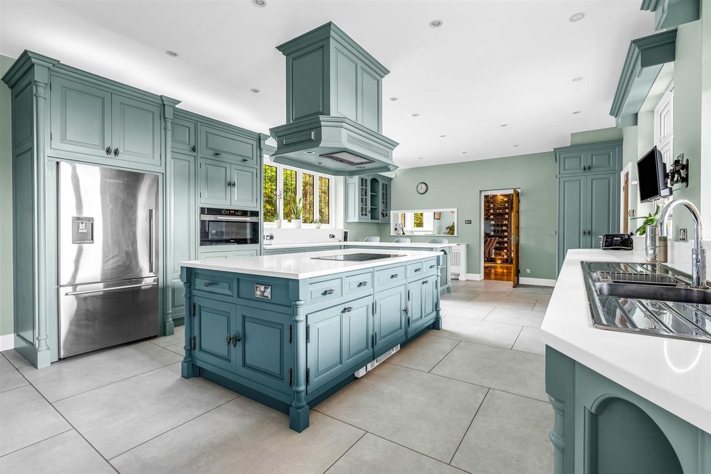 Additional image 13 of 6 bed detached house for saleThe Ridgeway, Cuffley EN6