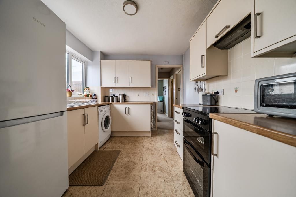 Property photo 3 of 20 Kitchen