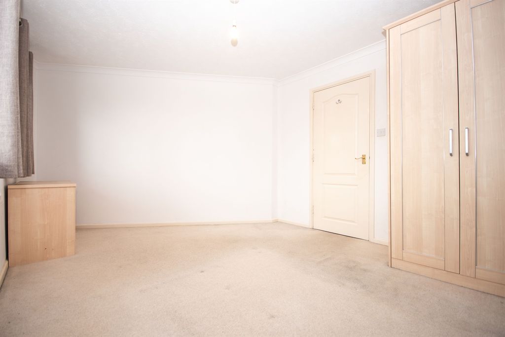 Additional image 6 of 2 bed flat for saleHigh Street, Rothwell, Kettering NN14