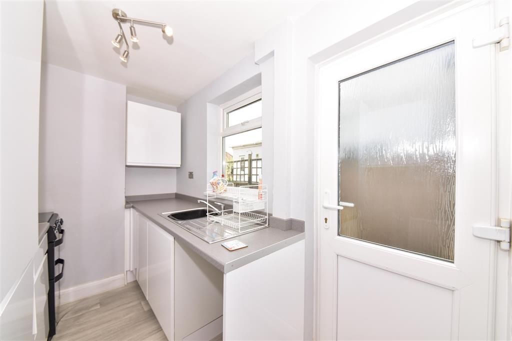 Property photo 2 of 11 Kitchen