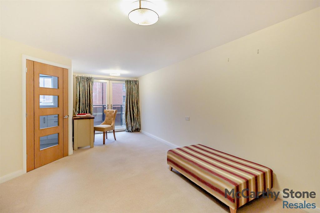 Property photo 3 of 25 8669133-Interior02-800.Jpg