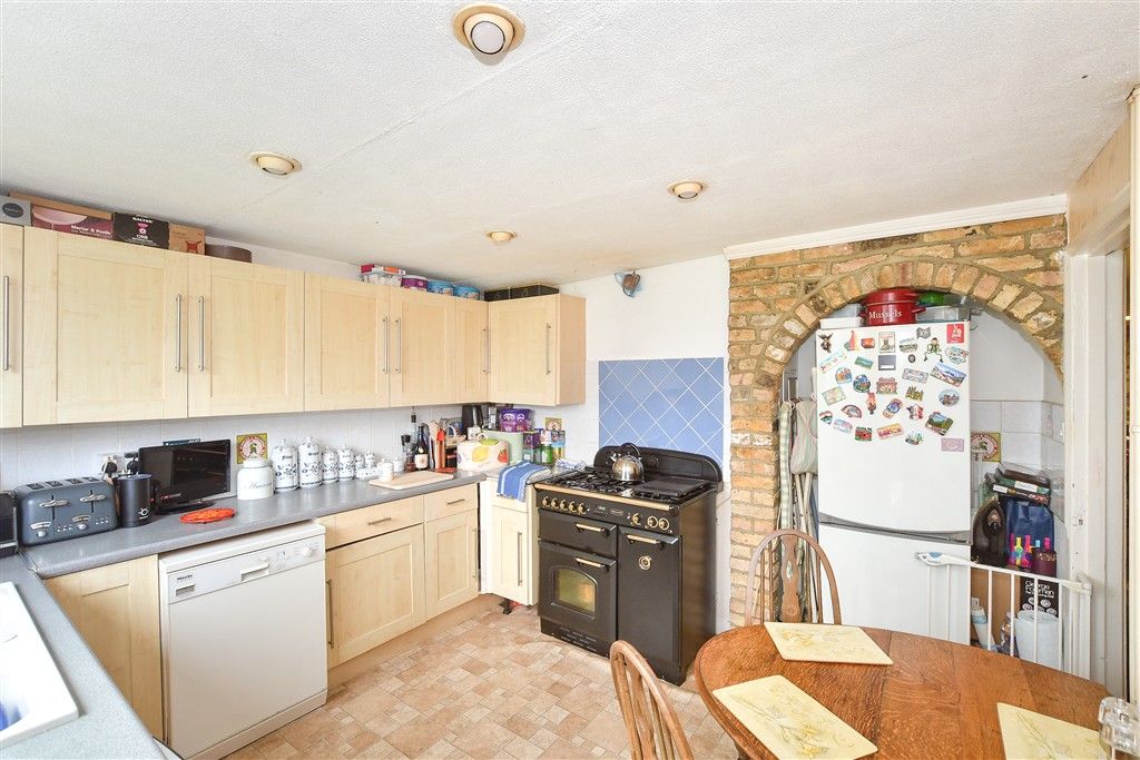 Property photo 1 of 10 Kitchen