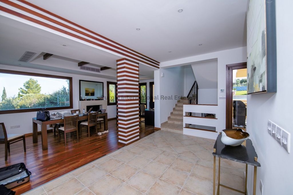 Property photo 2 of 36