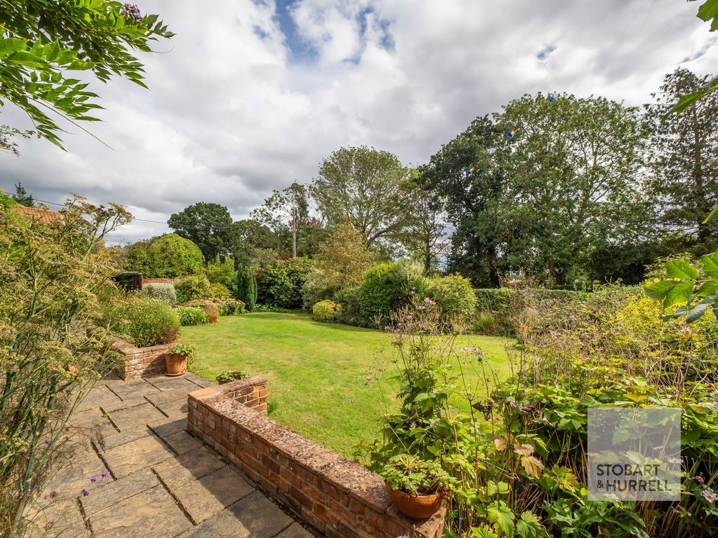 Property photo 2 of 31 Gardens