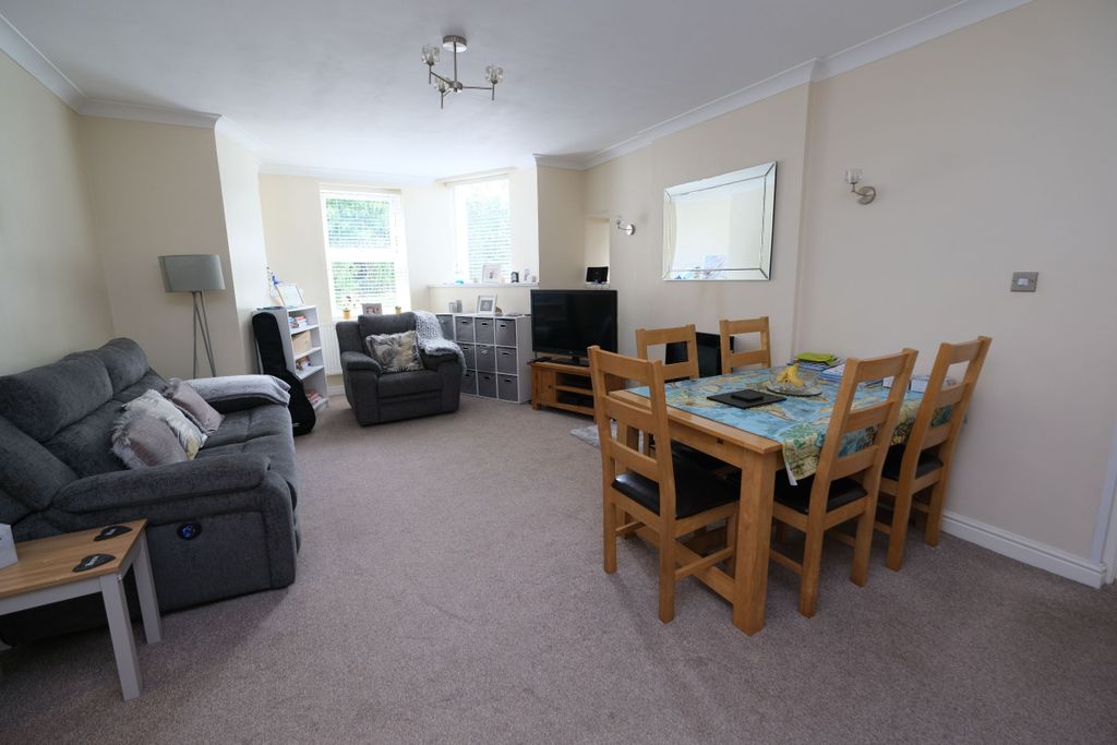 Property photo 2 of 28