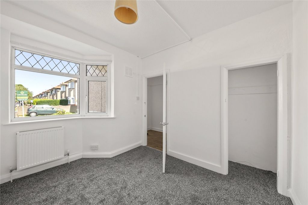 Property photo 2 of 9 Bedroom
