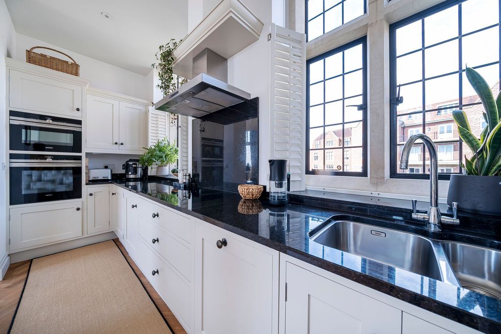 Property photo 3 of 21 Kitchen