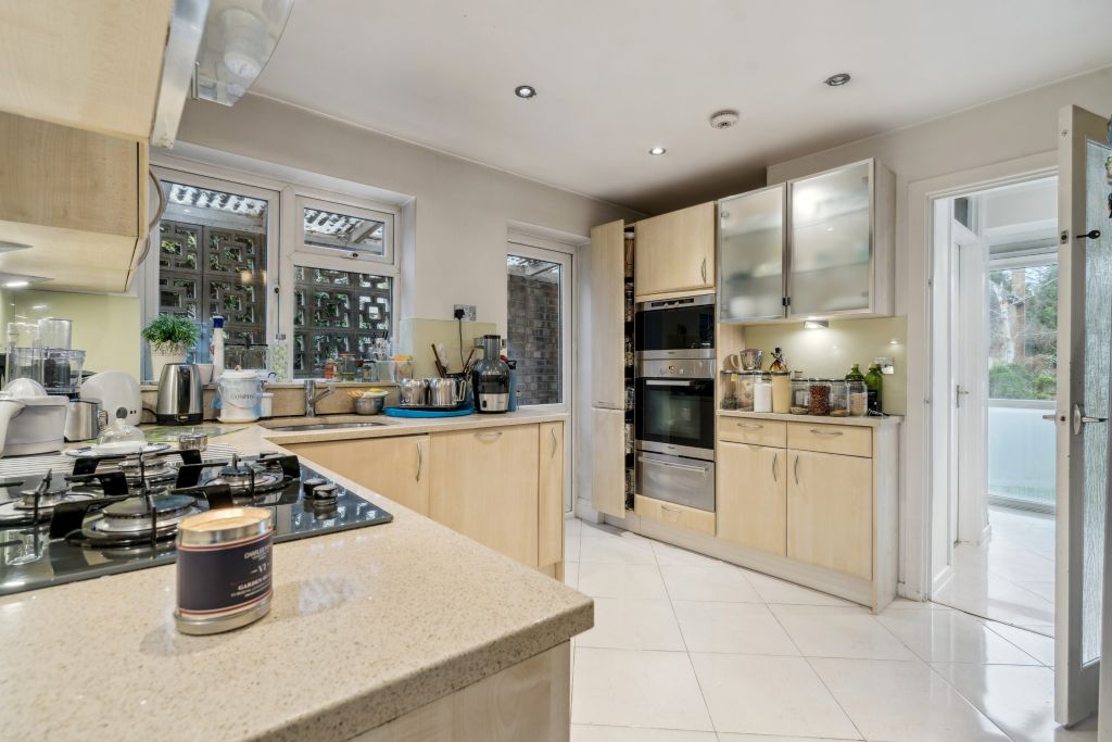 Property photo 2 of 22