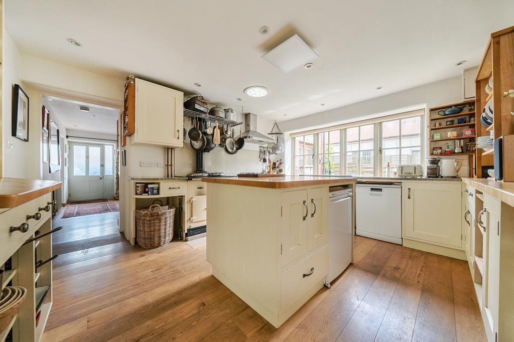 Property photo 3 of 31 Dining