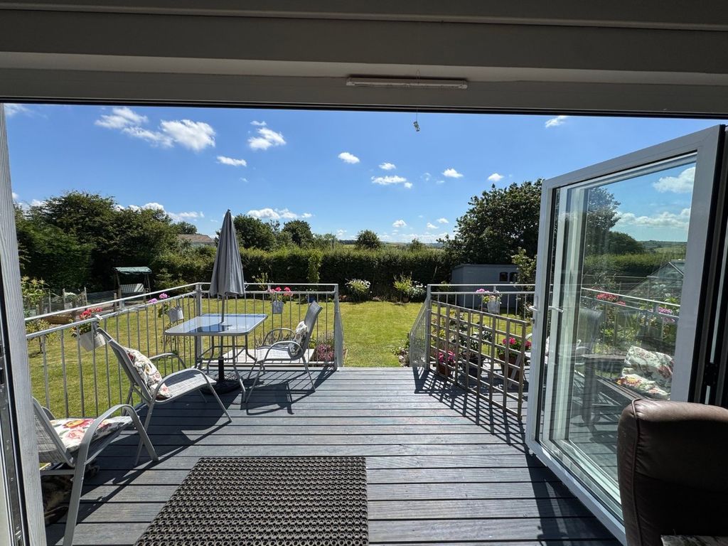 Property photo 2 of 39