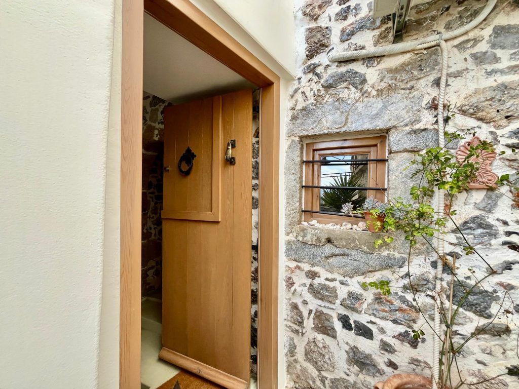 Property photo 3 of 37