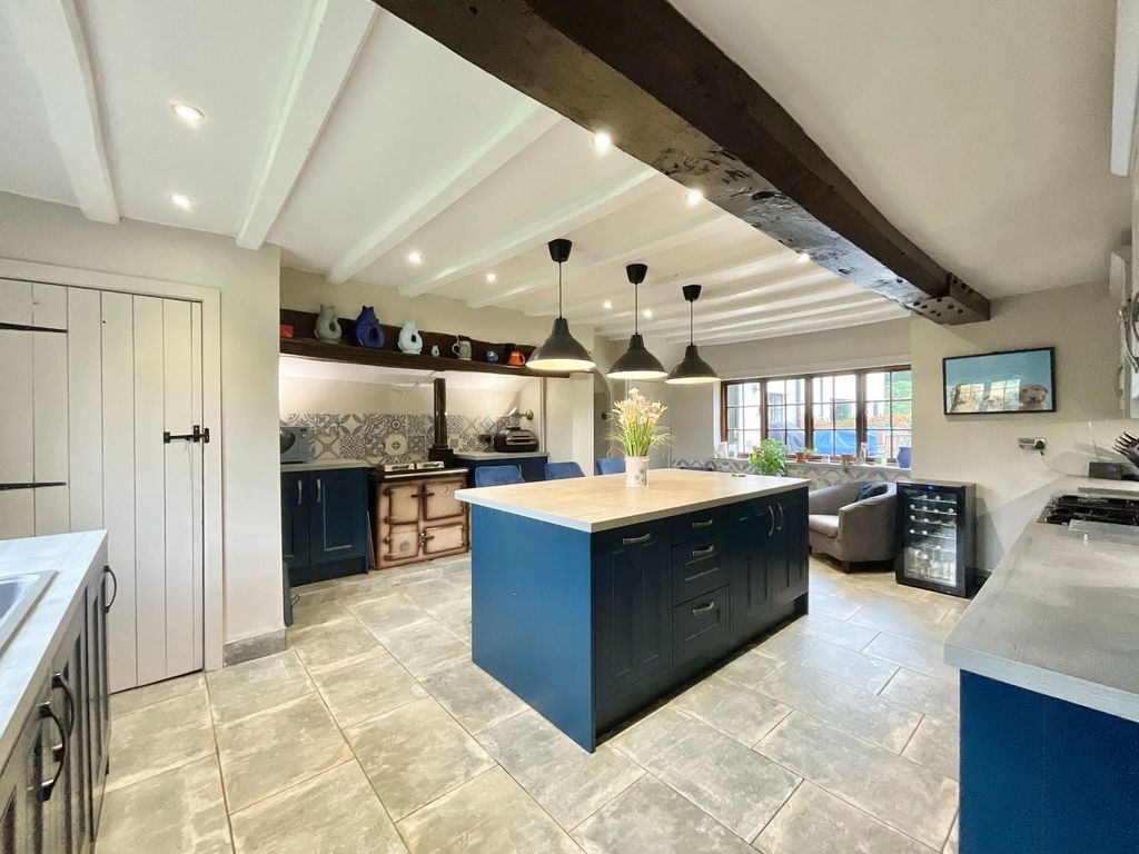 Property photo 2 of 40