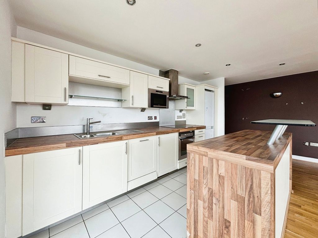 Property photo 2 of 13 02