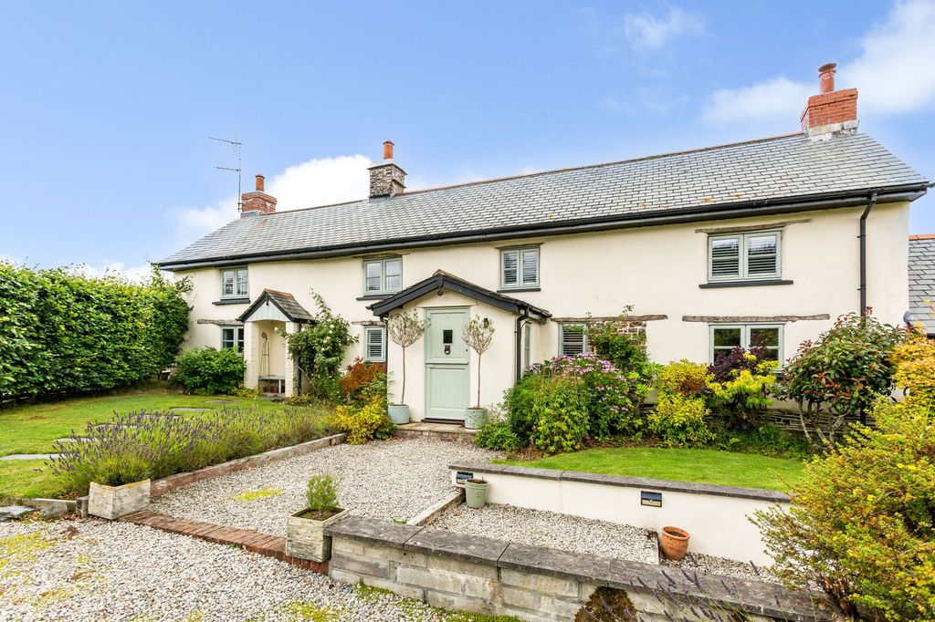 Property photo 2 of 48