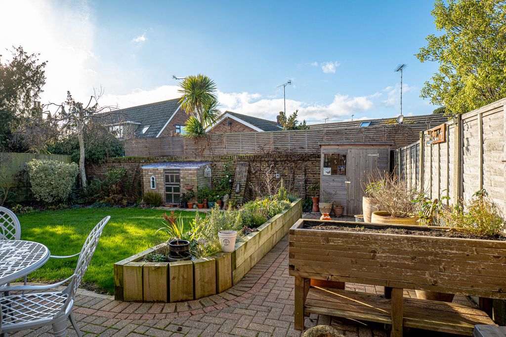 Property photo 2 of 33