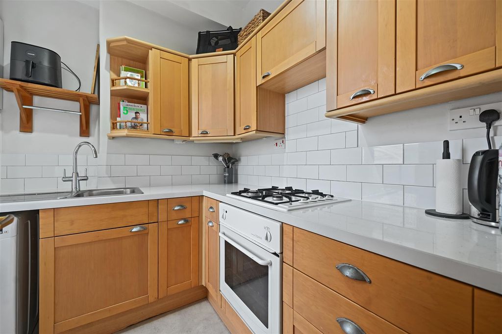 Property photo 3 of 8 Blythe Road - 15 (1).Jpg
