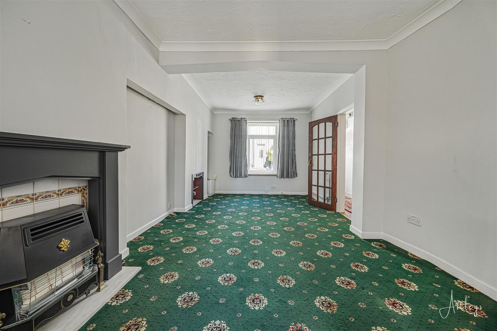 Property photo 2 of 12 Lounge/Dining Room