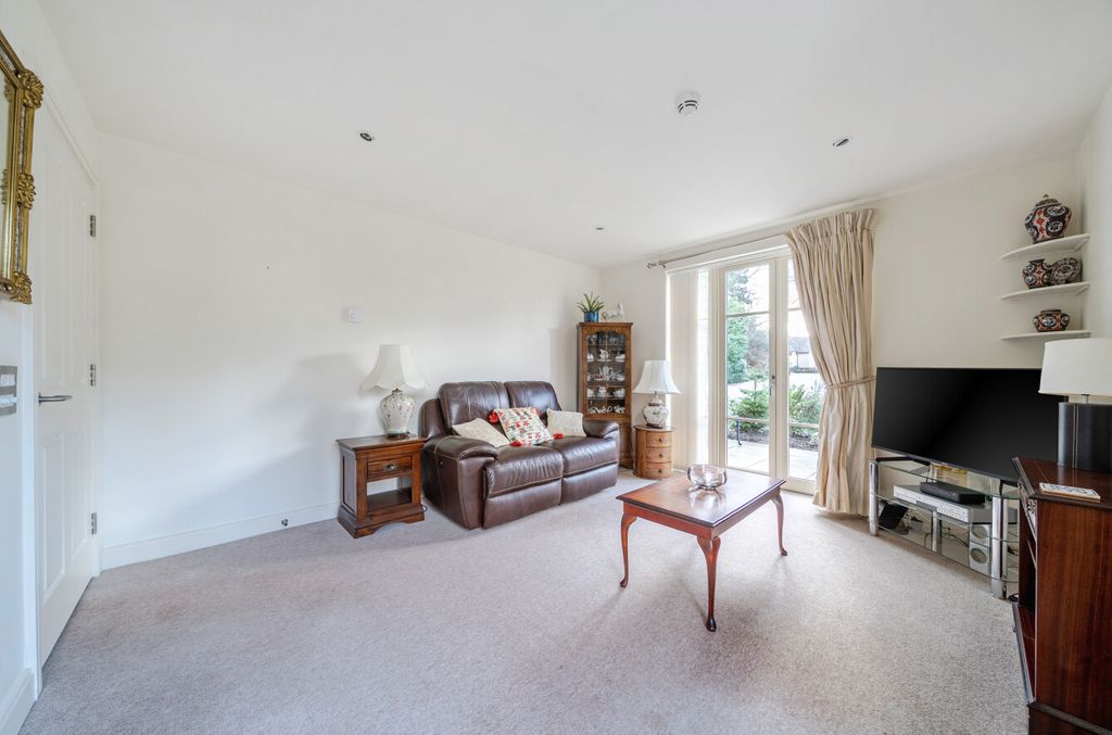 Property photo 3 of 14 1408917-15-698B0d...