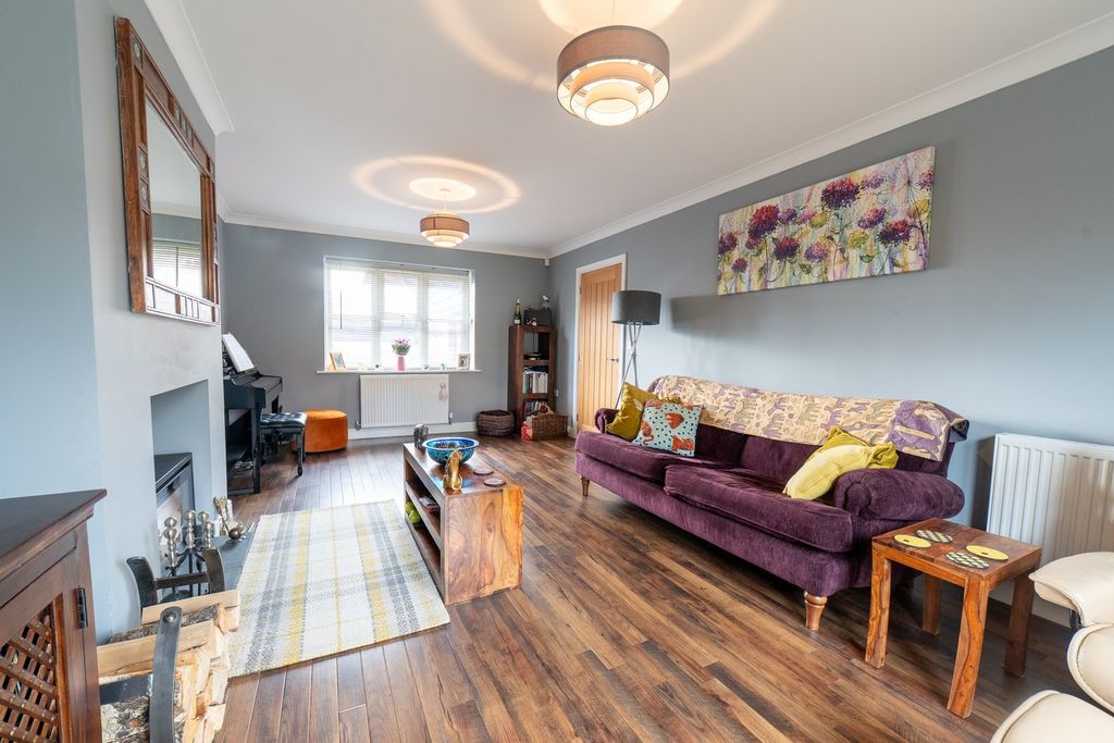 Property photo 3 of 27