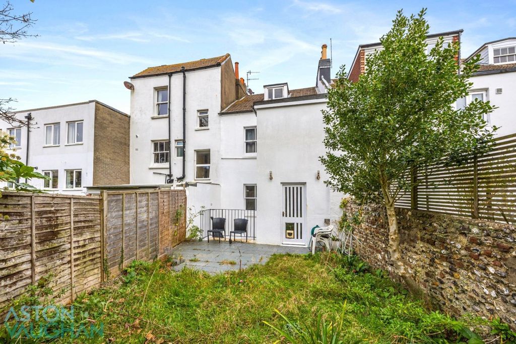 Additional image 7 of 6 bed terraced house to rentClifton Hill, Brighton BN1