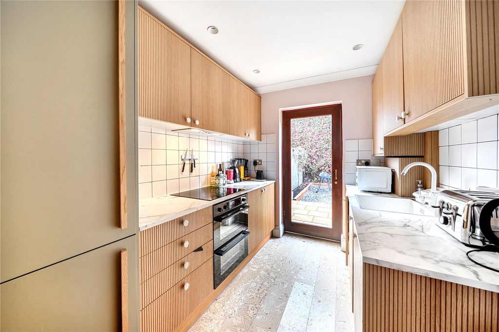 Property photo 2 of 17 Picture No. 32