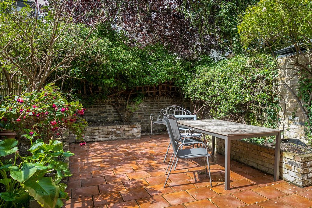 Property photo 3 of 14 Garden