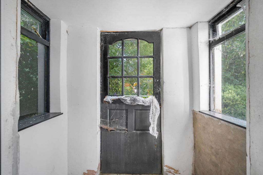 Property photo 3 of 31