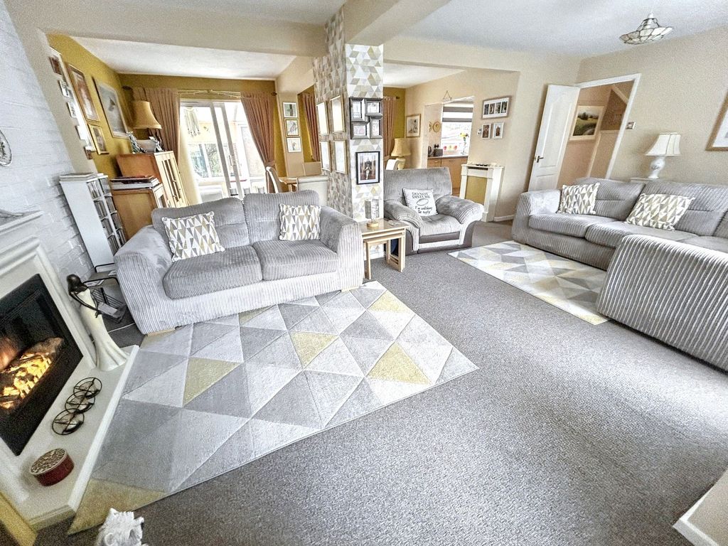 Property photo 2 of 21