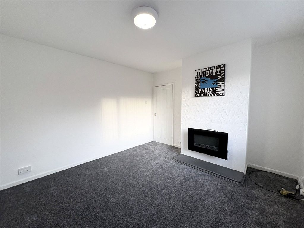 Property photo 2 of 13 Lounge