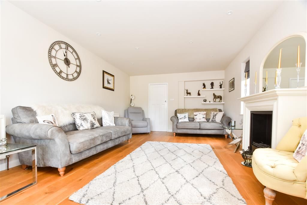Property photo 1 of 19 Lounge