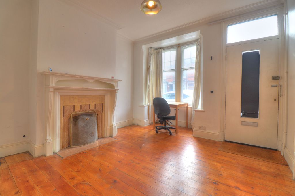 Property photo 3 of 20 Reception One