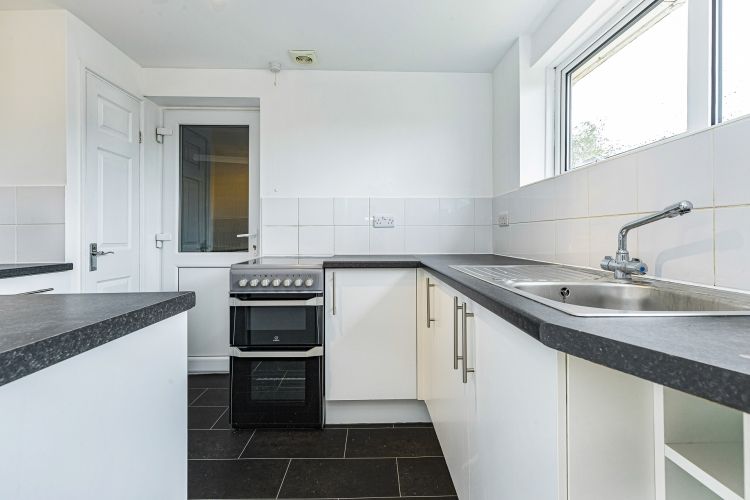 Property photo 2 of 8 303228