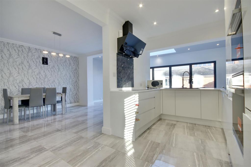 Property photo 3 of 14 81Dced49-5B38-4B21-8F3B-6896449438B6_1_201_A.Jpeg