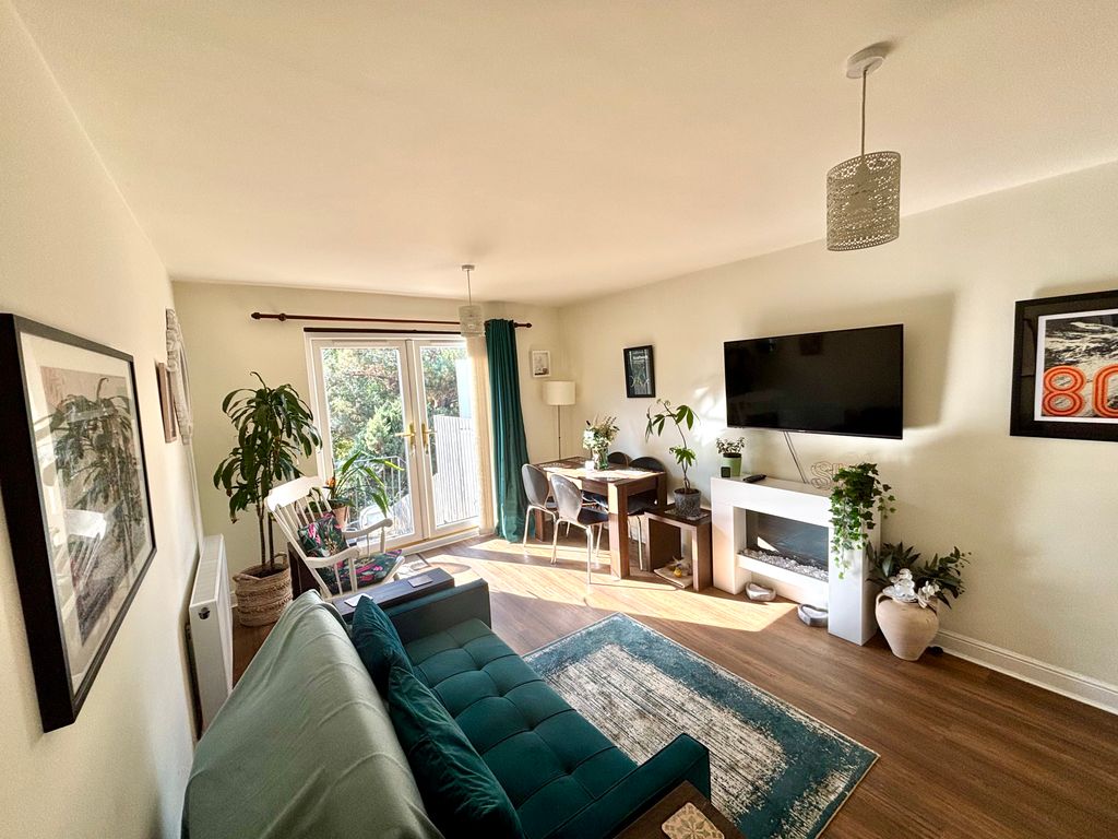 Property photo 3 of 10 Lounge