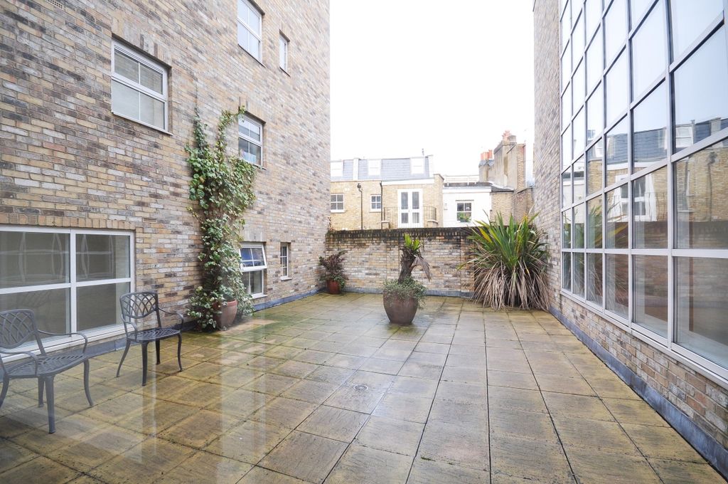 Property photo 3 of 6 Communal Terrace