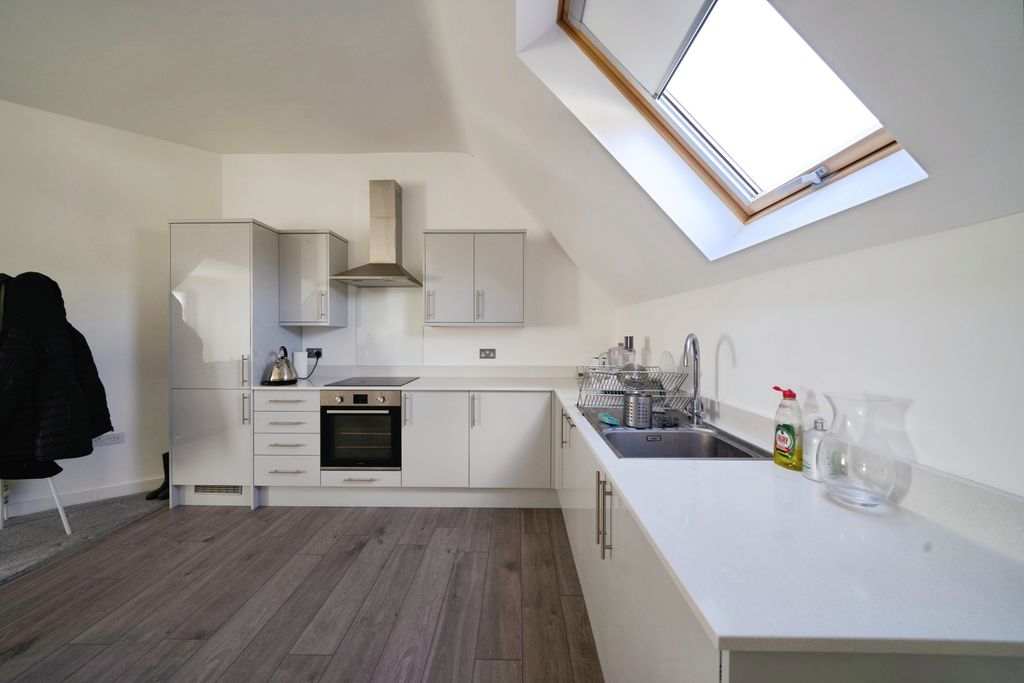 Property photo 3 of 11 Kitchen