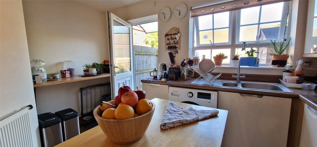 Property photo 3 of 9 Kitchen